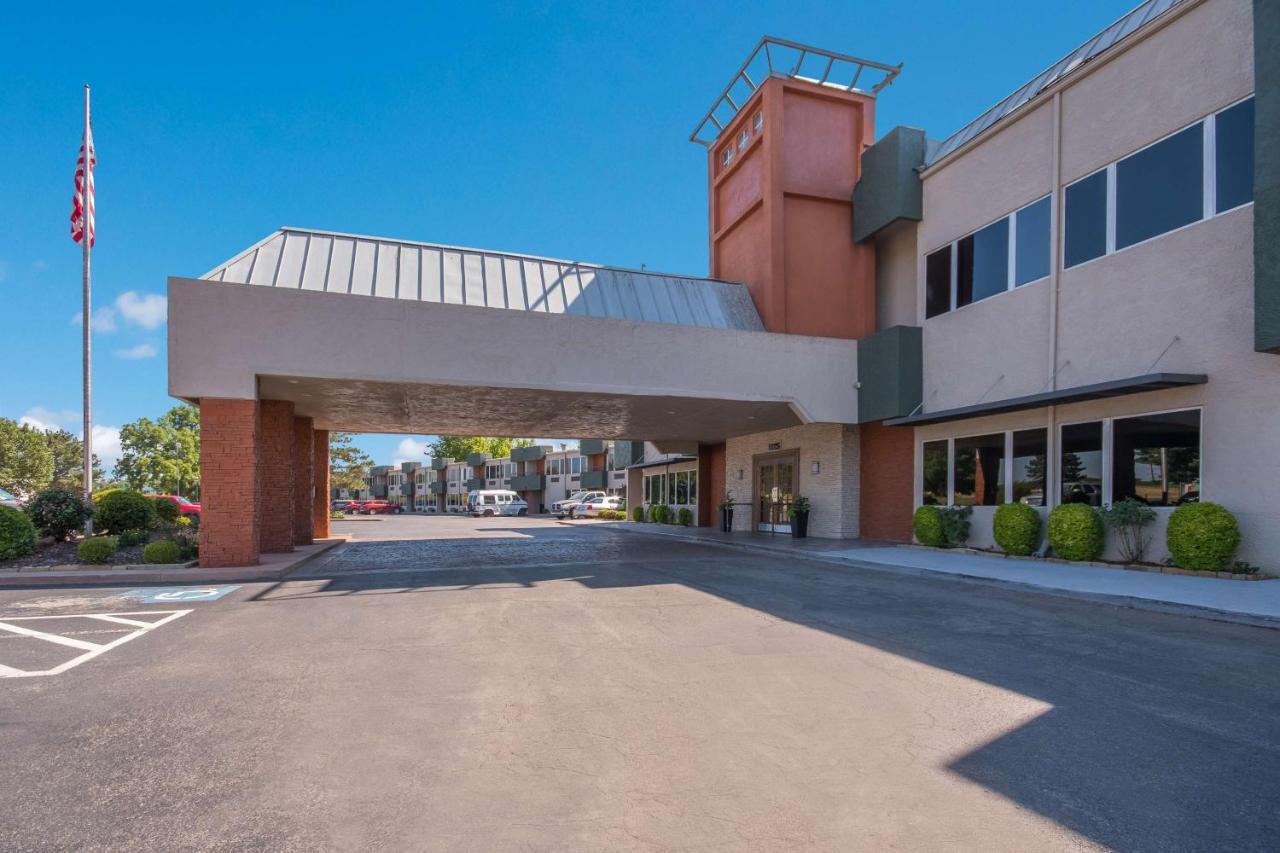 Surestay Plus By Best Western Лотон Экстерьер фото