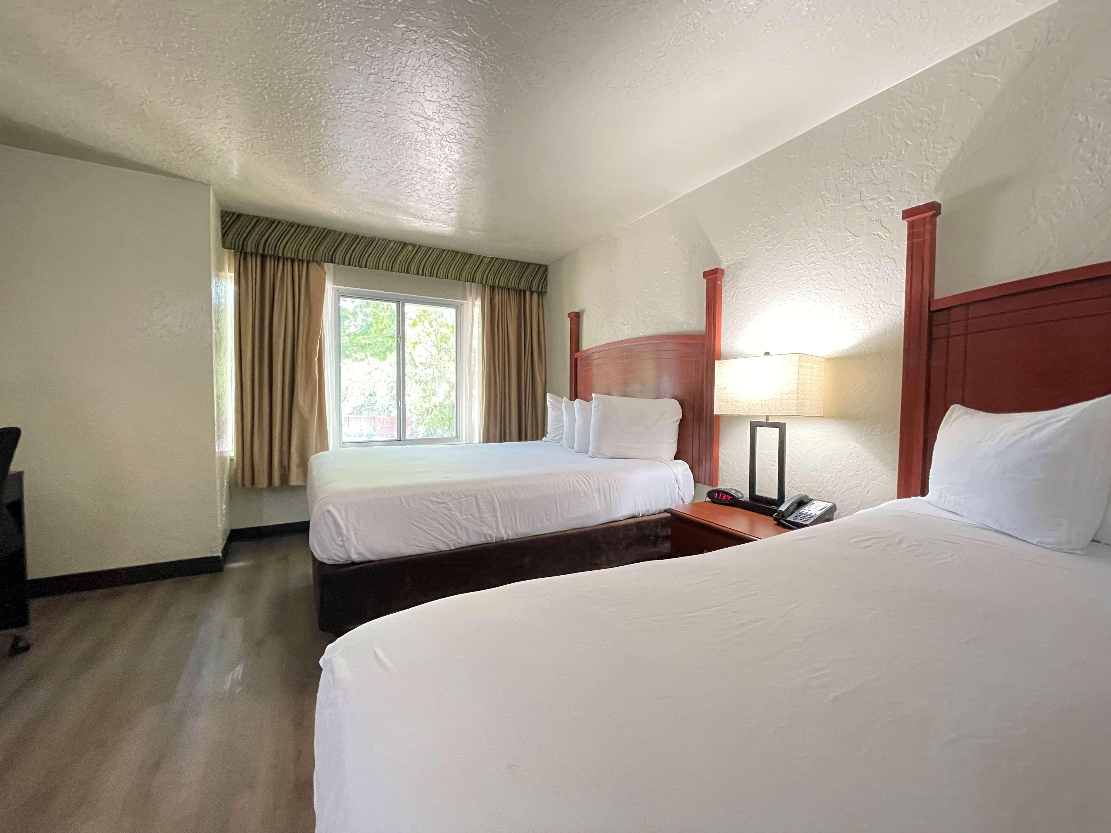Surestay Plus By Best Western Лотон Экстерьер фото