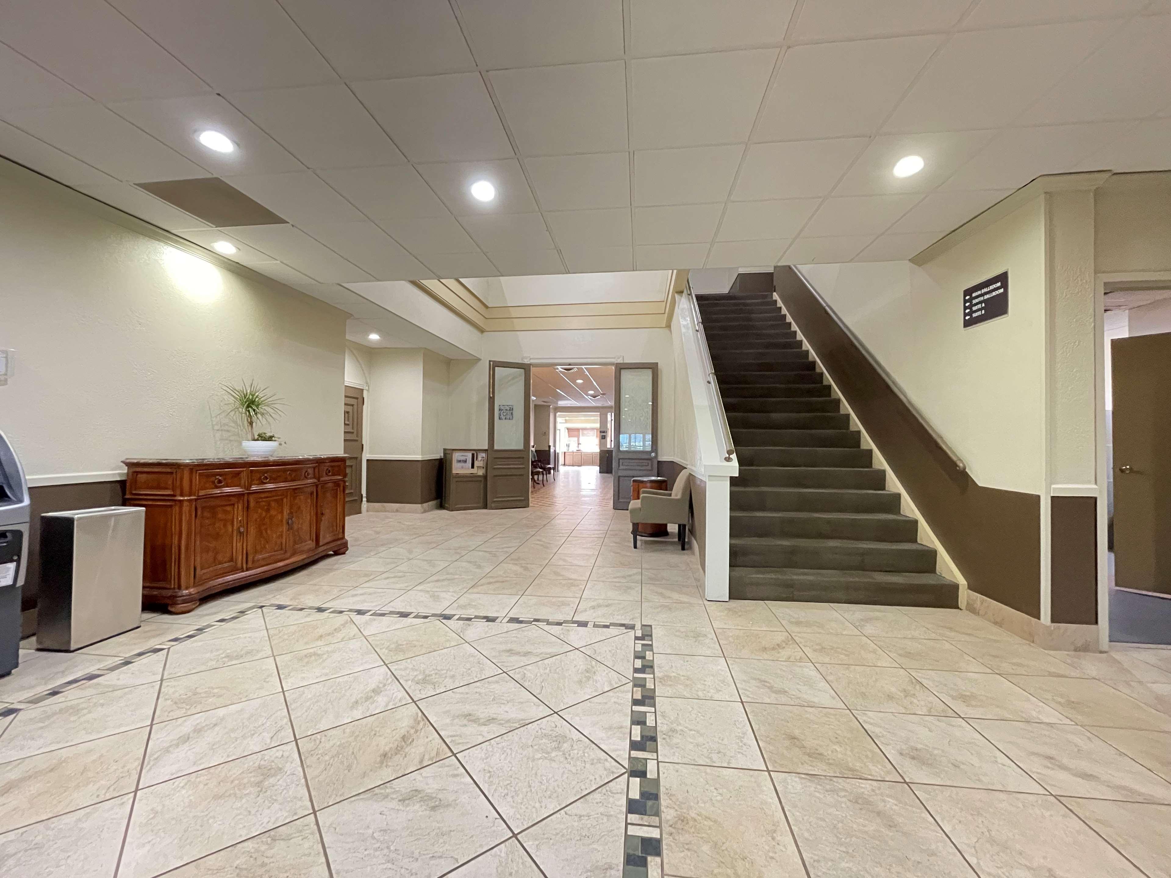 Surestay Plus By Best Western Лотон Экстерьер фото