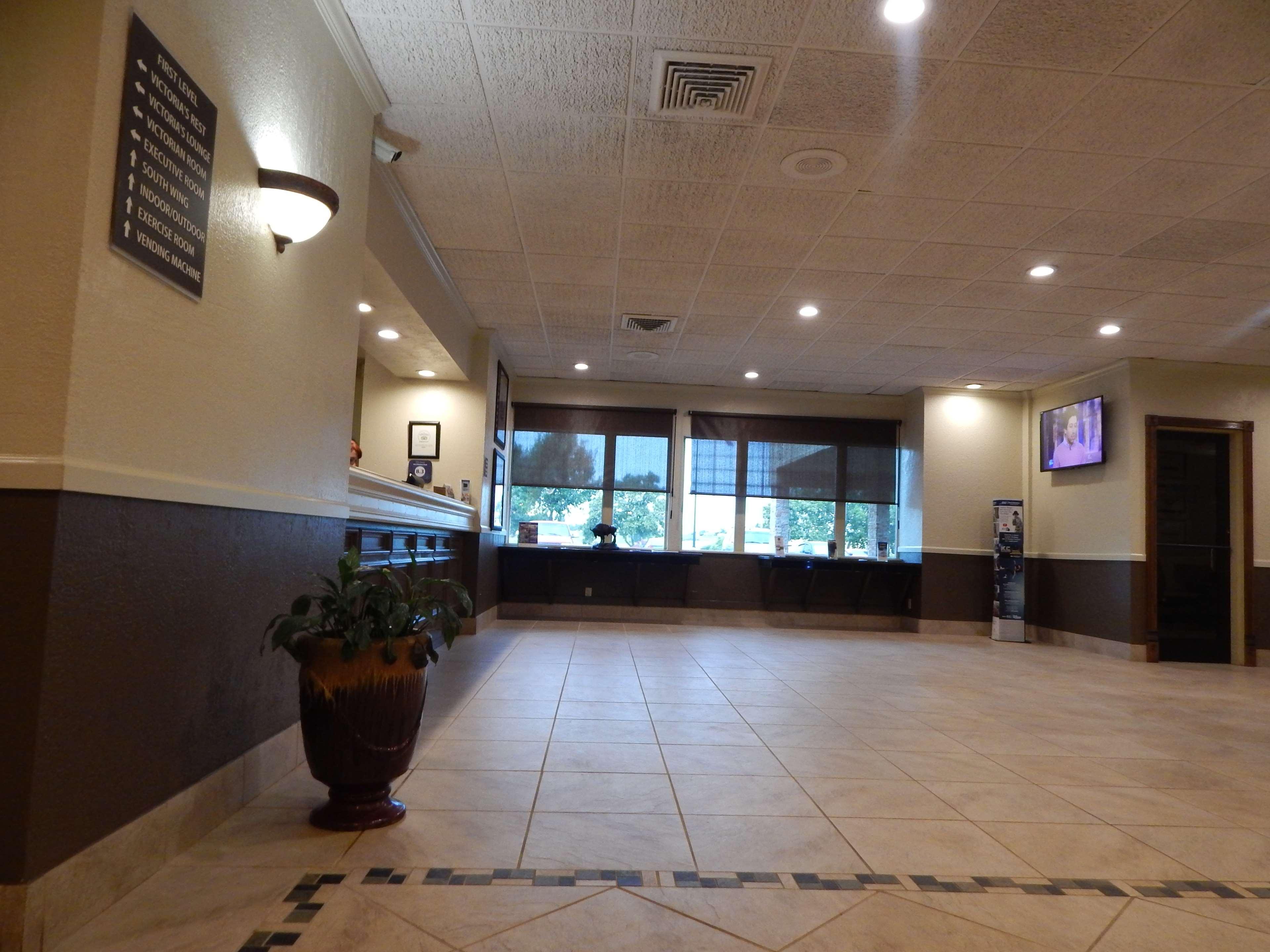 Surestay Plus By Best Western Лотон Экстерьер фото