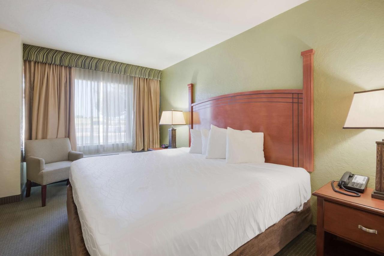 Surestay Plus By Best Western Лотон Экстерьер фото